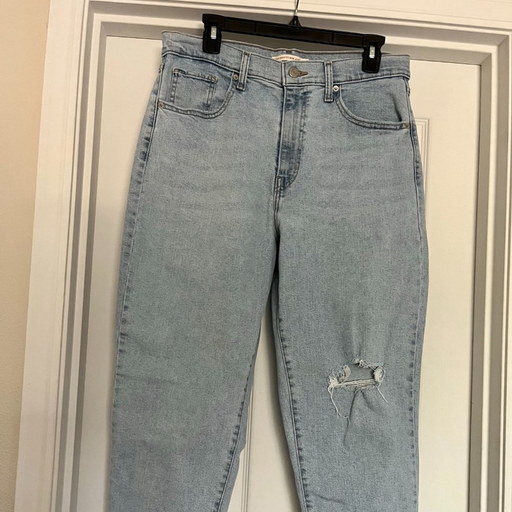 Levi’s High Waisted Mom Jeans Size 31x27